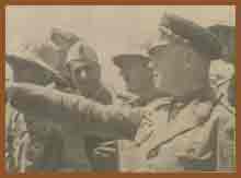 Erwin Rommel v doprovodu italskch a nmeckch dstojnk. Klikni pro zvten.